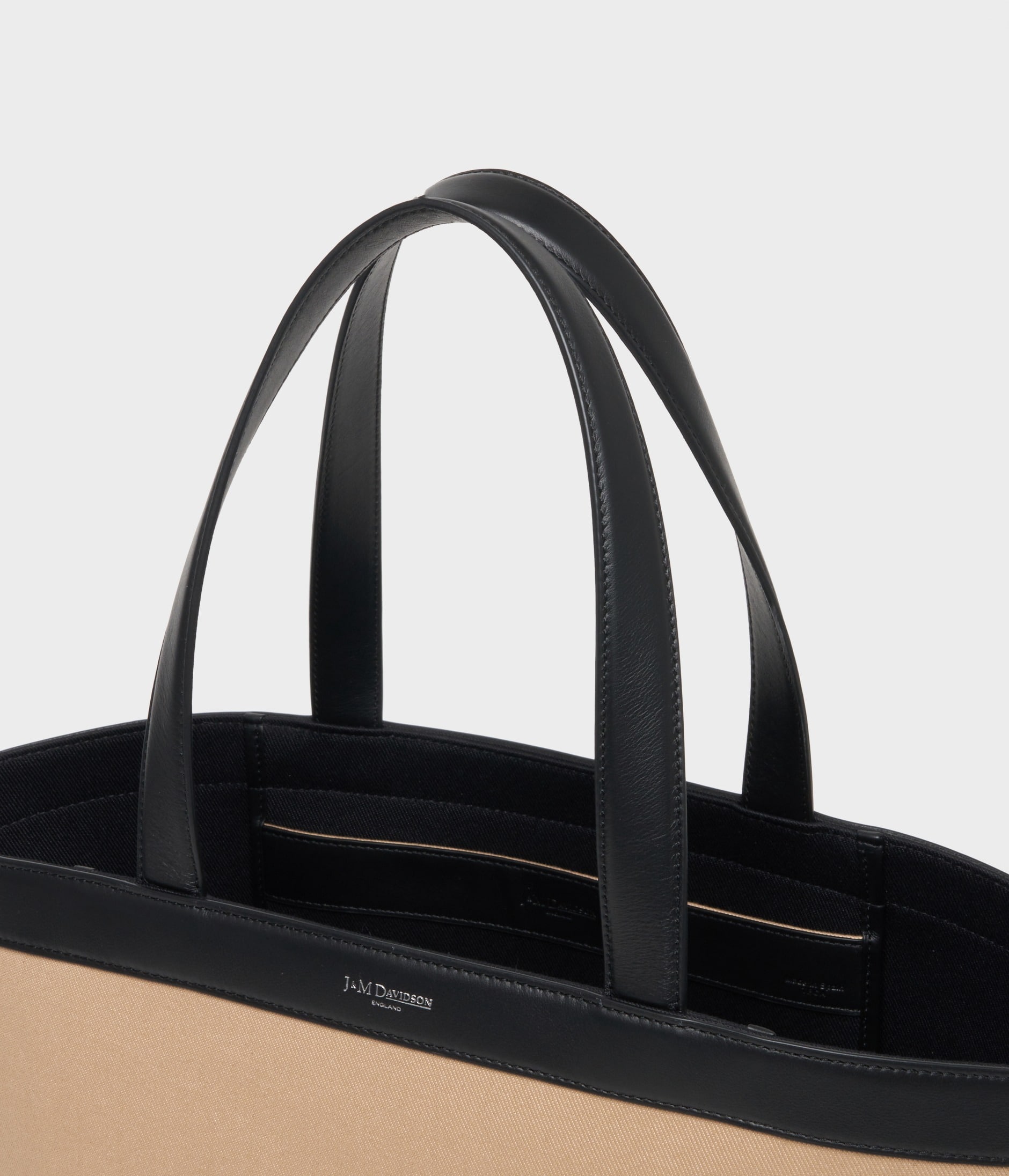 VOYAGE TOTE M