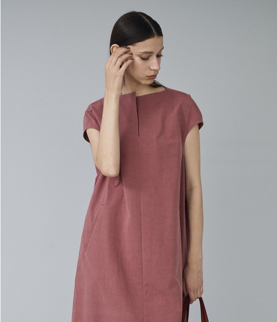 SLIT NECKLINE DRESS 詳細画像