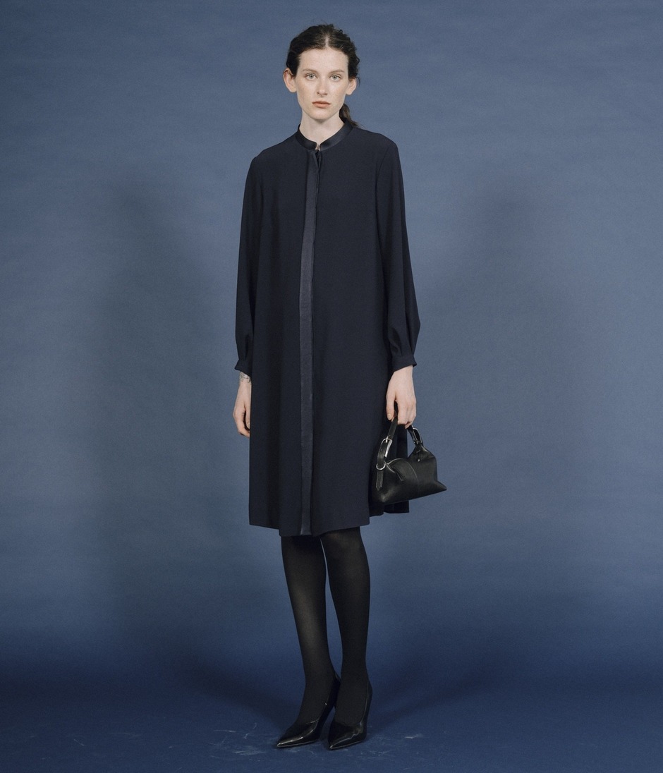 SATIN STAND COLLAR DRESS 詳細画像 NAVY 10