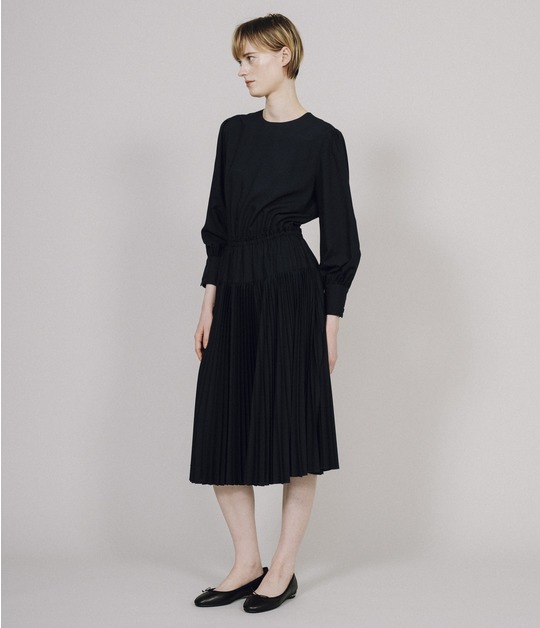 FAN PLEATS DRESS 詳細画像